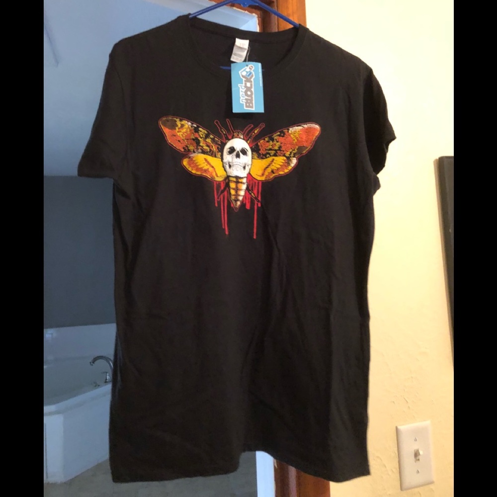 Gilden black tee will bundle all shirts